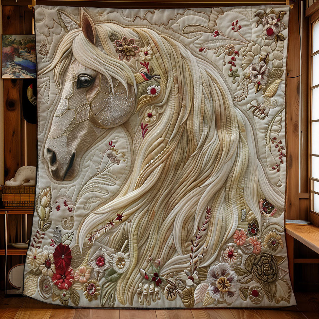 Steppdecke mit weißem Pferd und Blüten