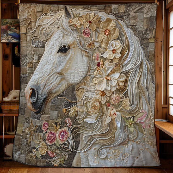 Steppdecke mit weißem Pferd und Rosen