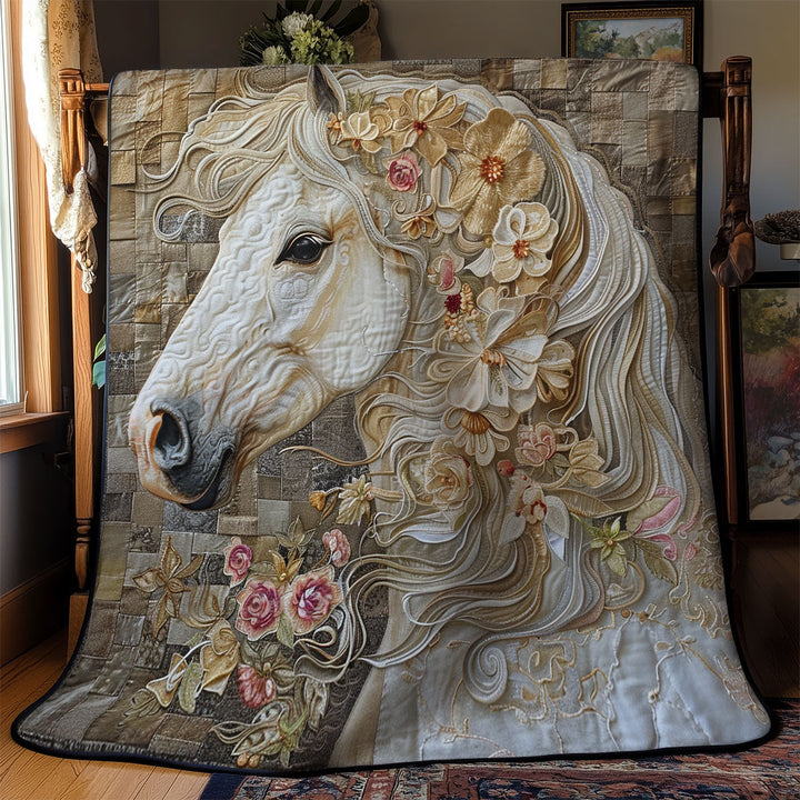 Steppdecke mit weißem Pferd und Rosen