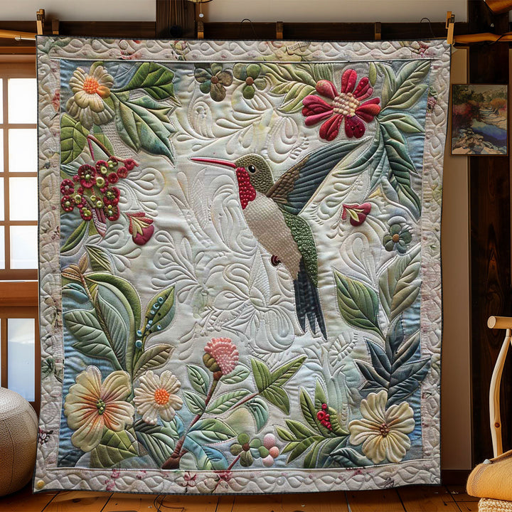 Steppdecke mit Kolibri und Blütenranken
