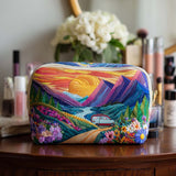 Gesteppte Kosmetiktasche mit Retro-Reisemuster