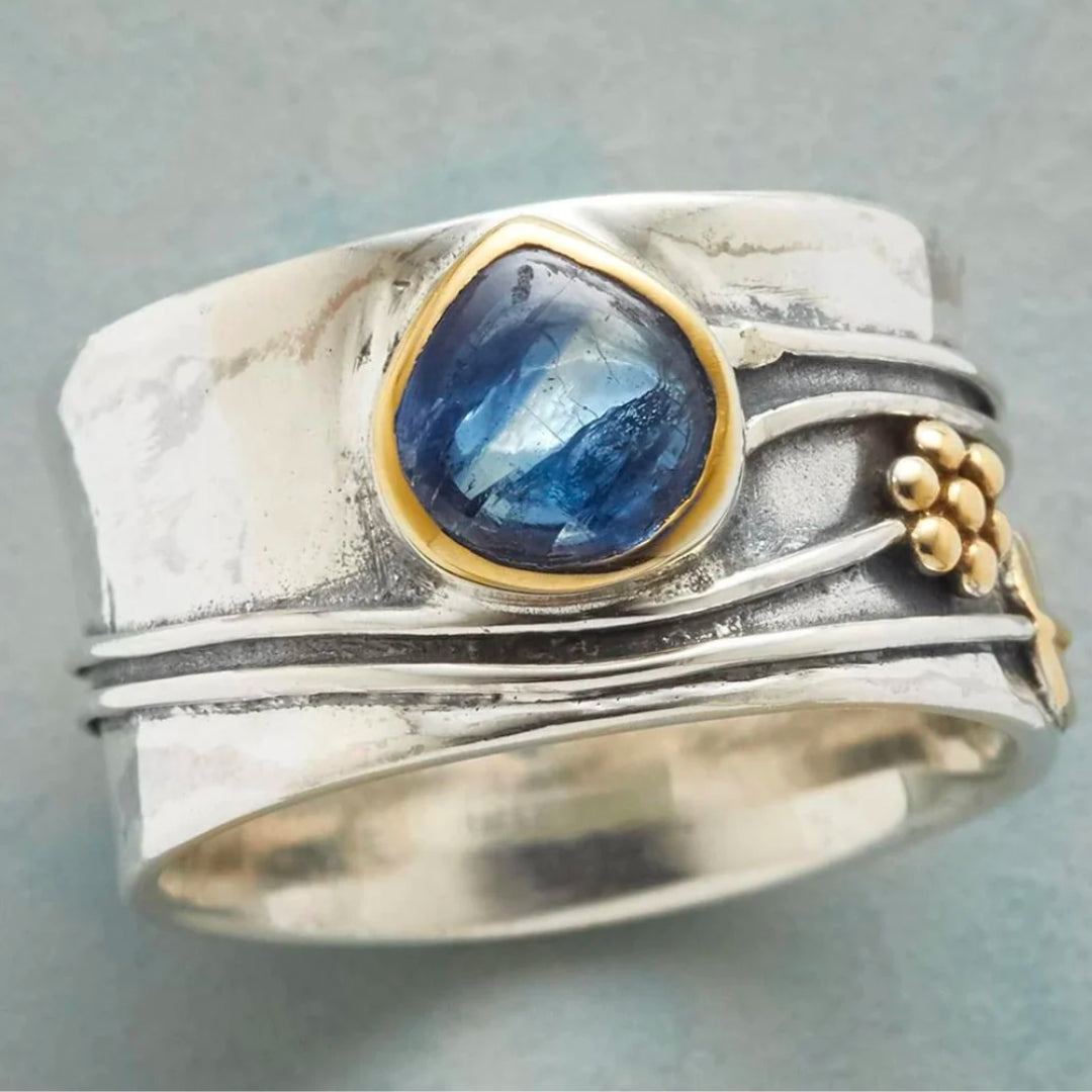 Silberring mit blauem Stein