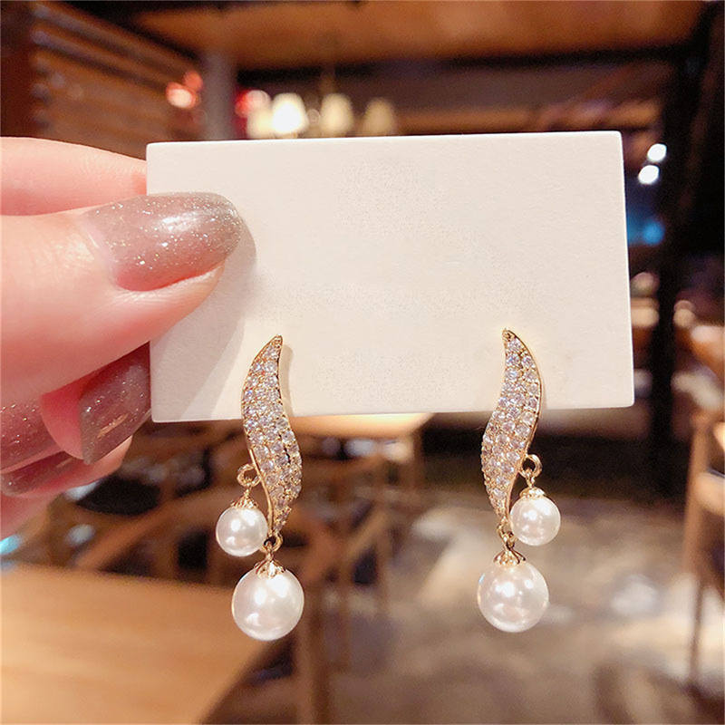 Perlen-Ohrhänger mit Strass
