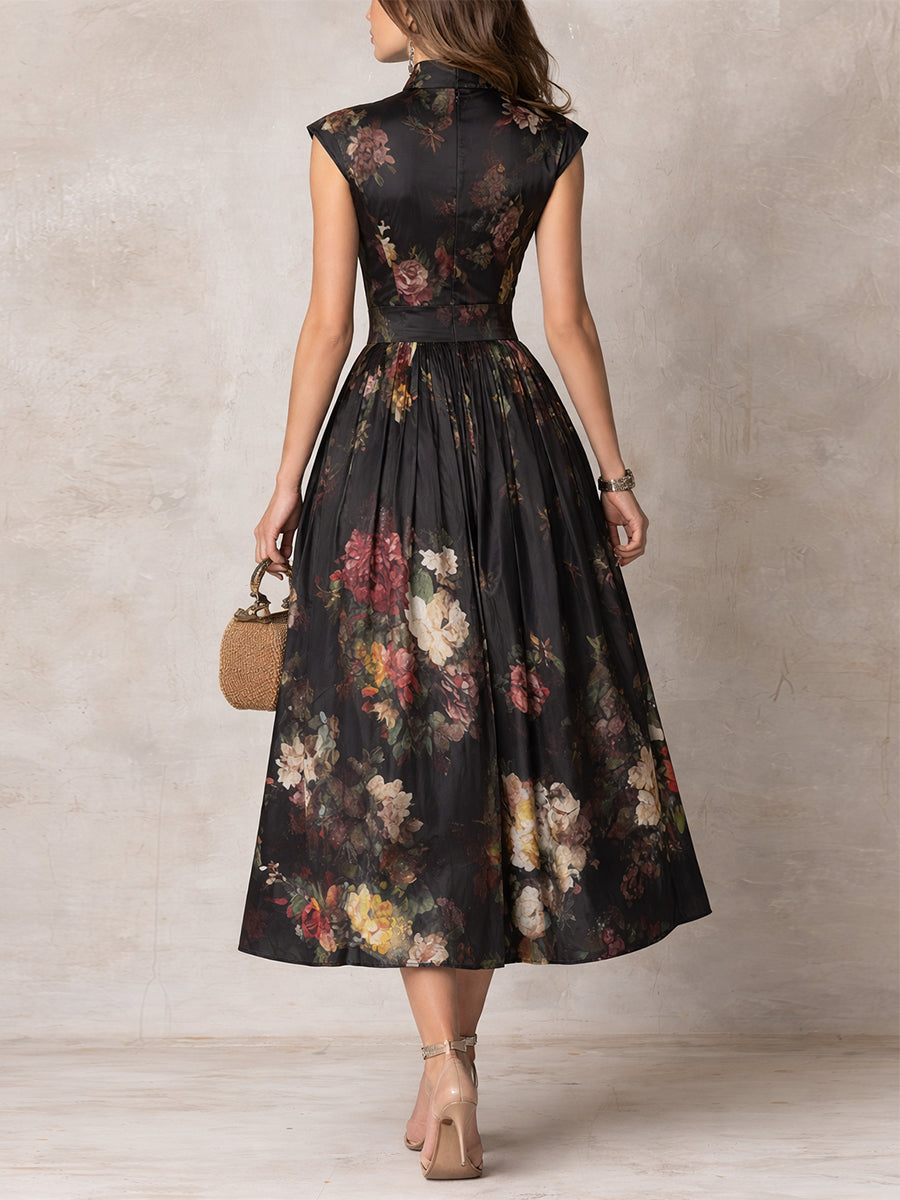 Greta | Schwarzes Satin-Midikleid mit plissiertem Blumenmuster