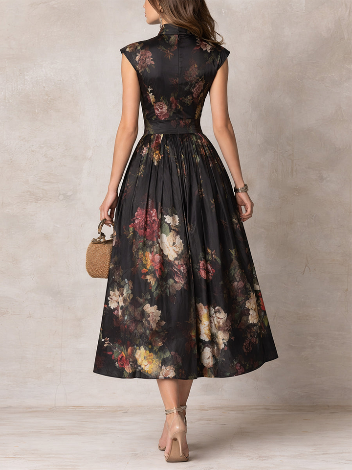 Greta | Schwarzes Satin-Midikleid mit plissiertem Blumenmuster