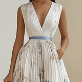 Birgit | Plissiertes Chiffon-Midikleid mit floralem Muster in Weiß und V-Ausschnitt