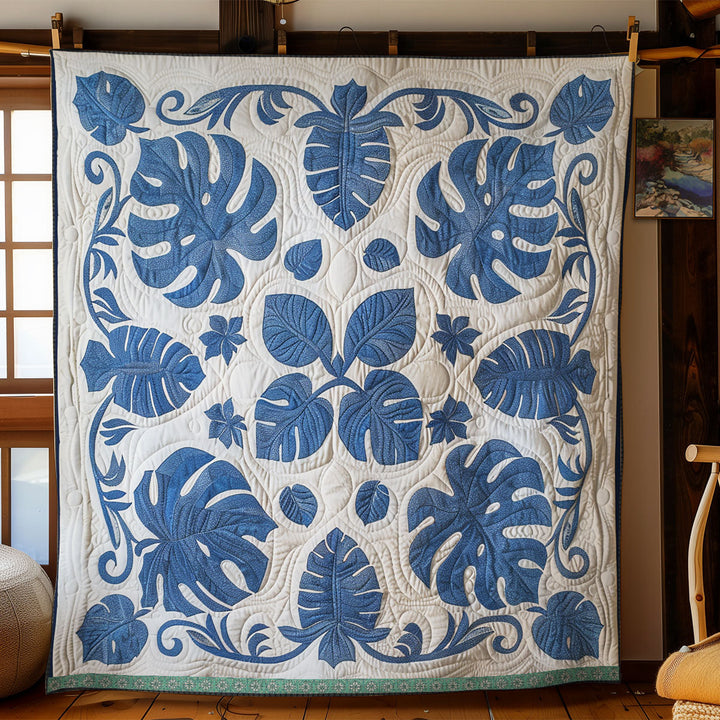 Hawaii-Steppdecke mit blauen Monstera-Blättern