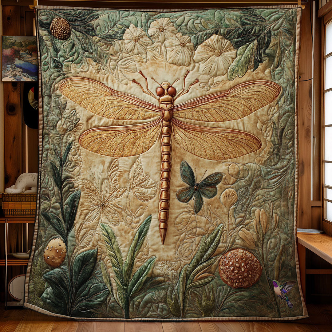 Steppdecke mit goldener Libelle
