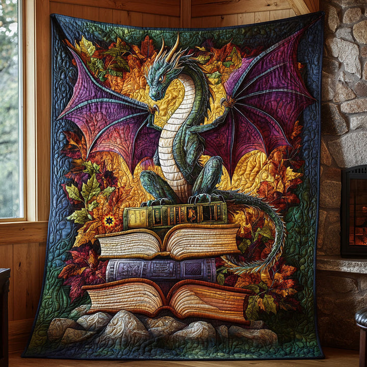 Steppdecke mit Drache auf aufgeschlagenen Büchern
