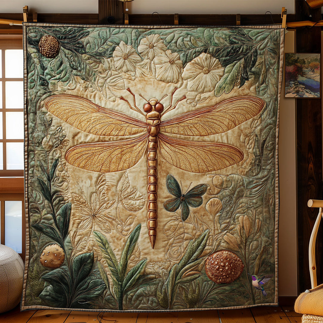 Steppdecke mit goldener Libelle