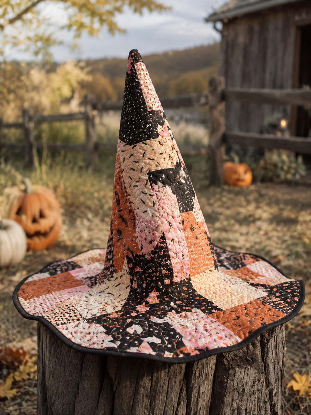 Handgefertigter gesteppter Hexenhut – Niedliches Halloween-Patchwork