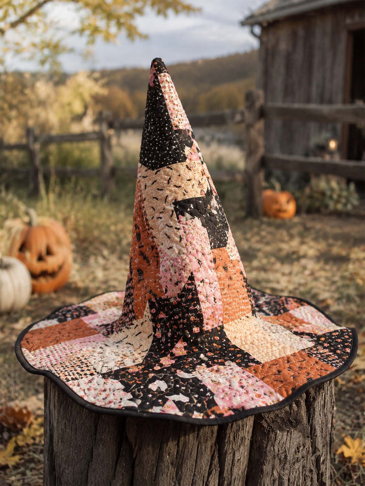 Handgefertigter gesteppter Hexenhut – Niedliches Halloween-Patchwork