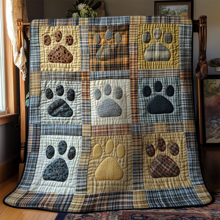 Patchwork-Steppdecke mit Pfoten in Blau-Karo