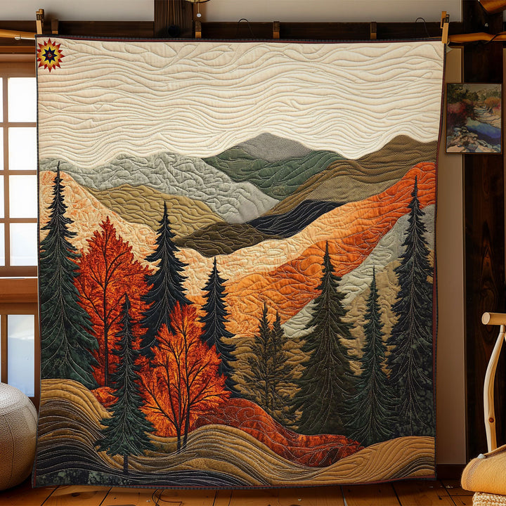 Steppdecke mit Berglandschaft im Herbst