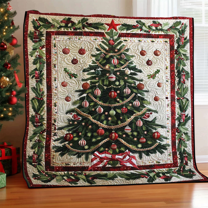 Weihnachts-Steppdecke mit geschmücktem Christbaum