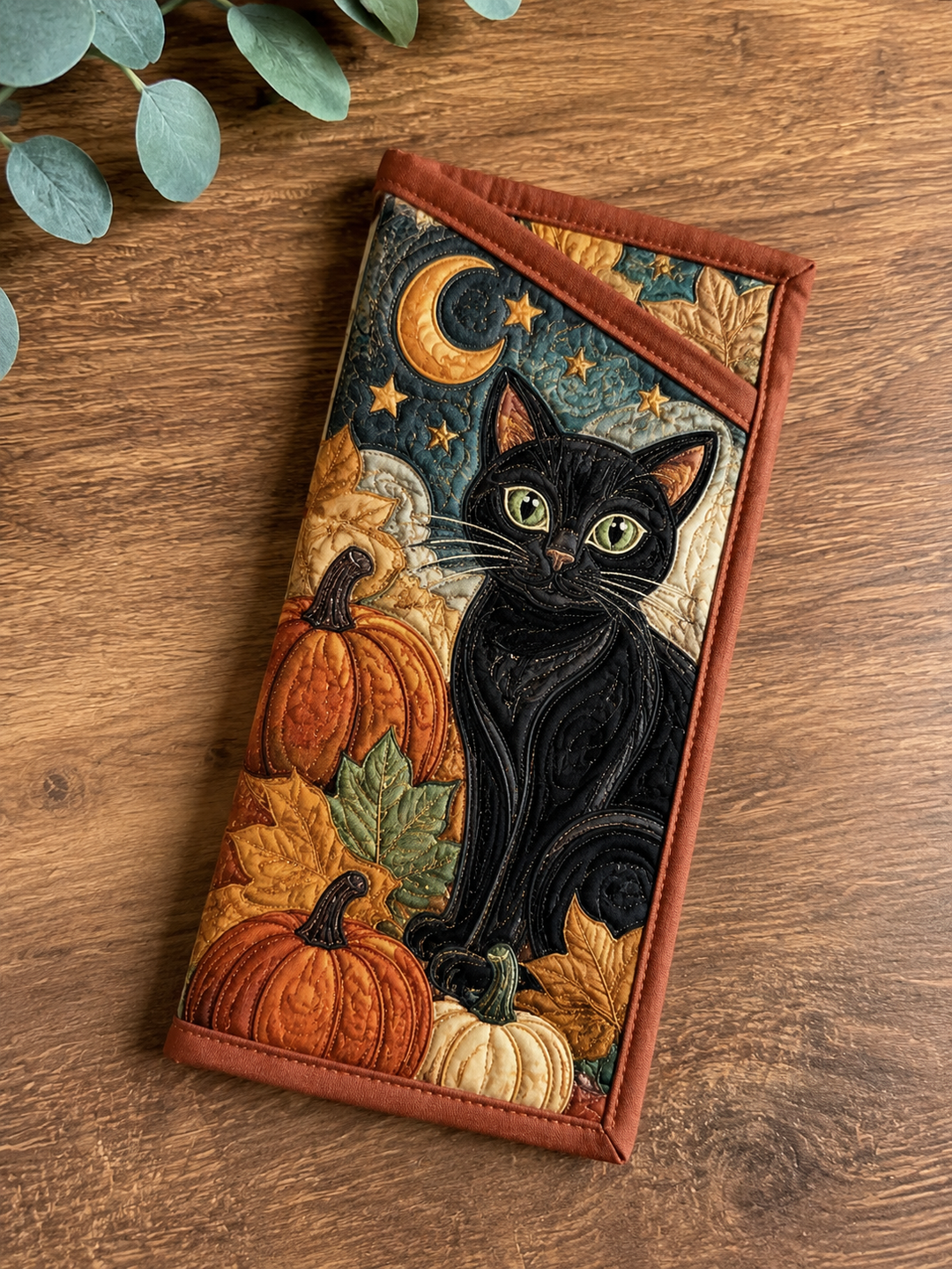 Gestepptes Brillenetui – Schwarze Katze unter dem Halloween-Mond