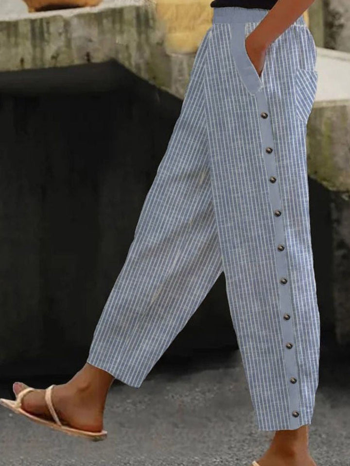 Clara | Gestreifte Hose mit Knopfdetails