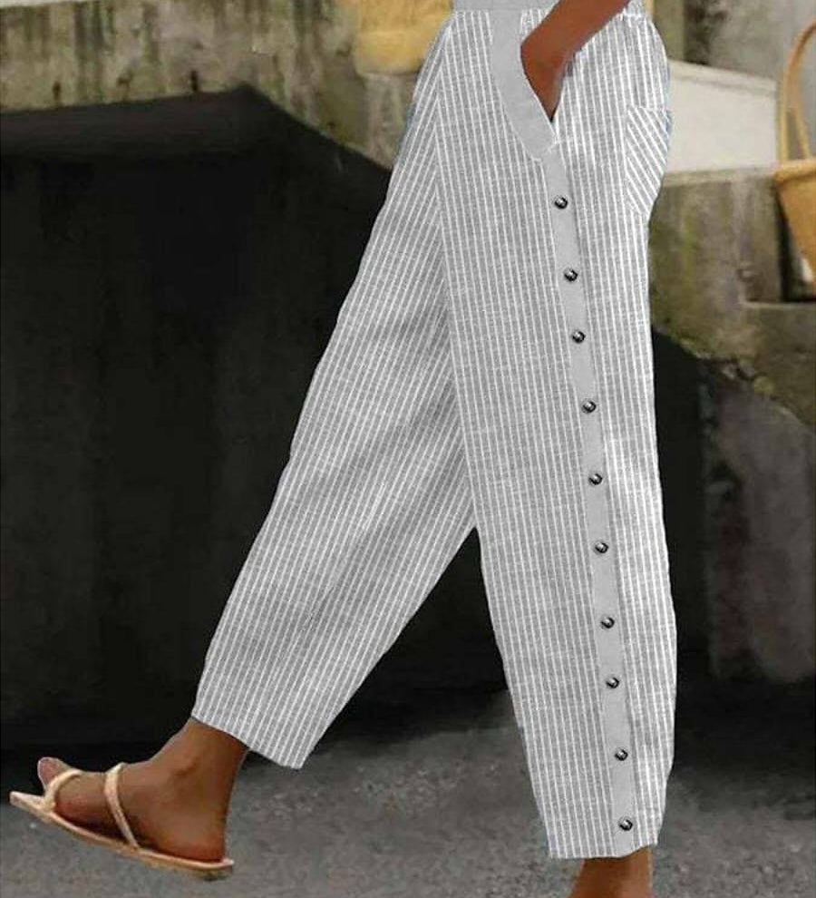 Clara | Gestreifte Hose mit Knopfdetails