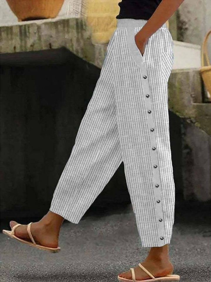 Clara | Gestreifte Hose mit Knopfdetails
