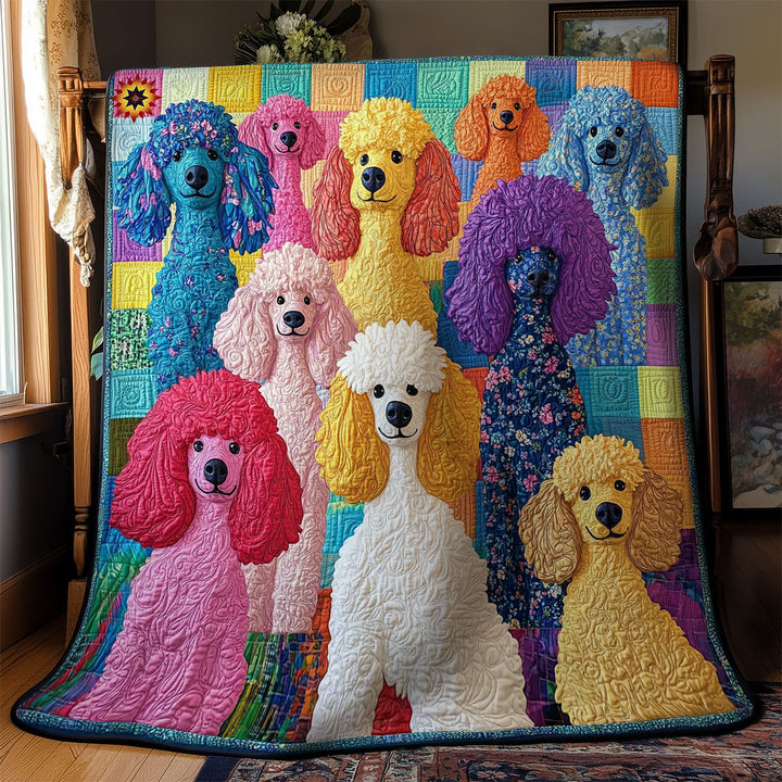 Steppdecke mit bunten Pudeln