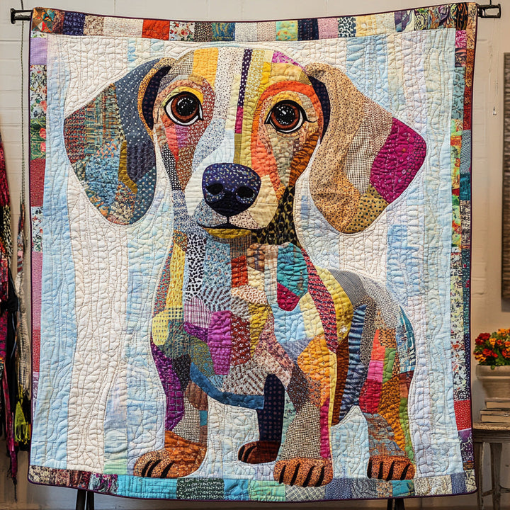 Patchwork-Steppdecke mit buntem Dackel