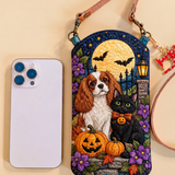 Schmale gesteppte Handy-Umhängetasche – Cavalier und schwarze Katze zu Halloween