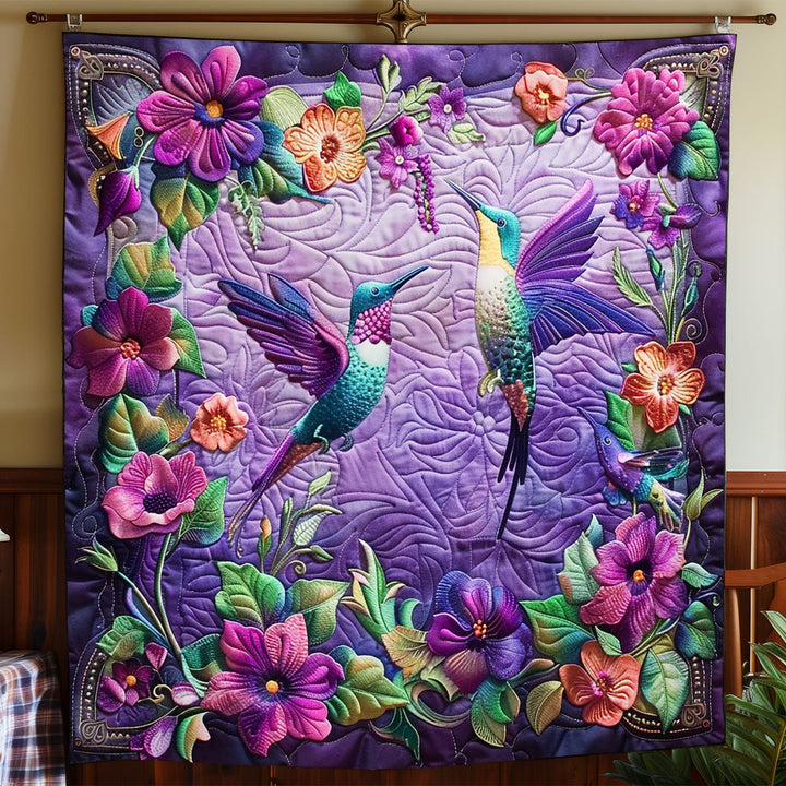 Steppdecke mit Kolibris auf Lila