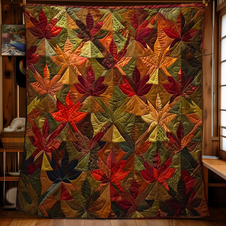 Steppdecke mit Ahornblättern in Herbstfarben