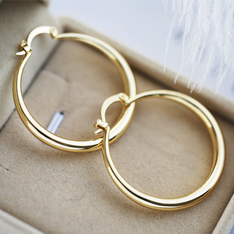 Breite Retro-Creolen in Gold