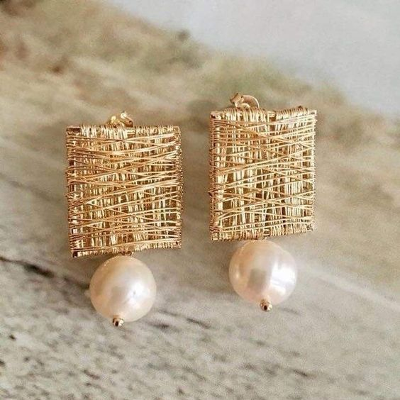 Perlenohrringe mit Golddraht
