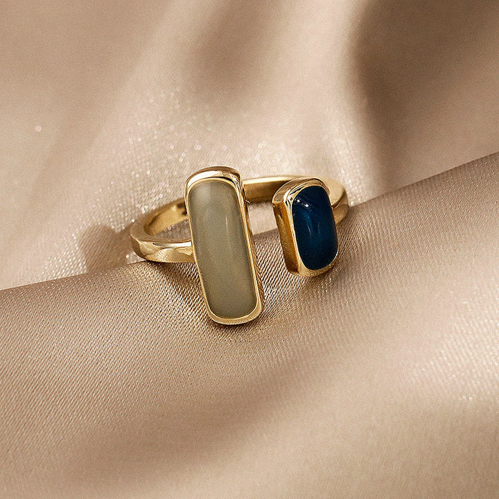 Goldring mit blauem Opal