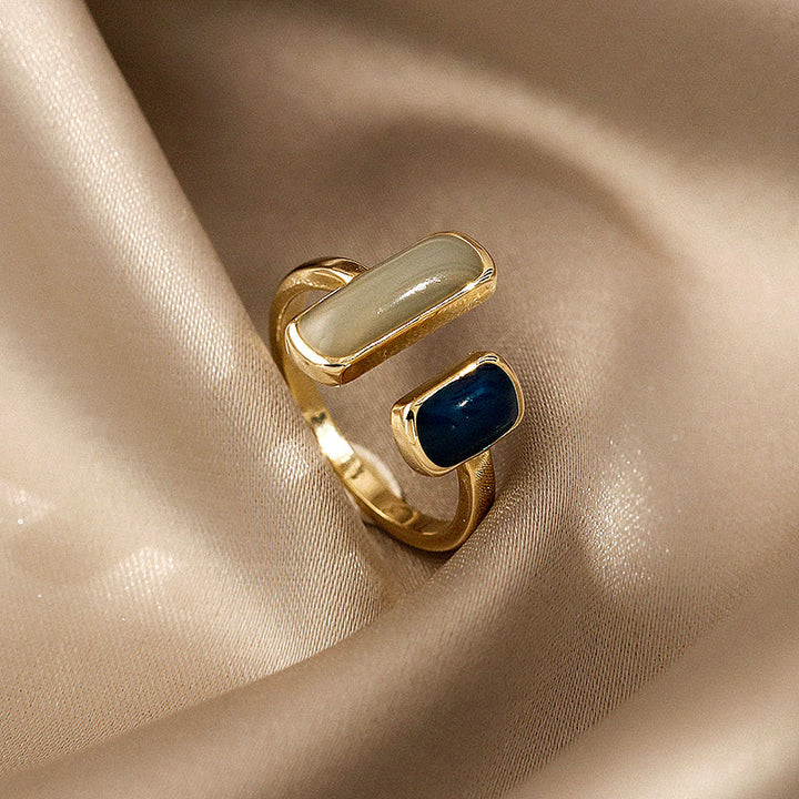 Goldring mit blauem Opal