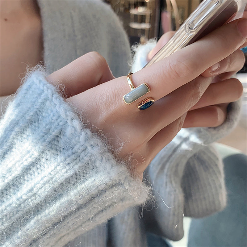 Goldring mit blauem Opal