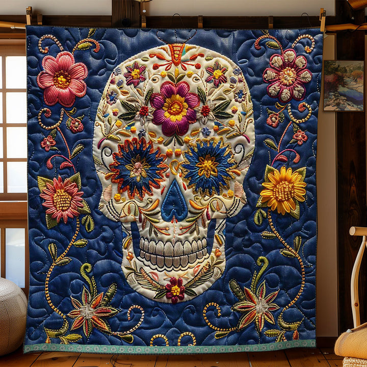 Steppdecke mit Calavera-Totenkopf auf Blau