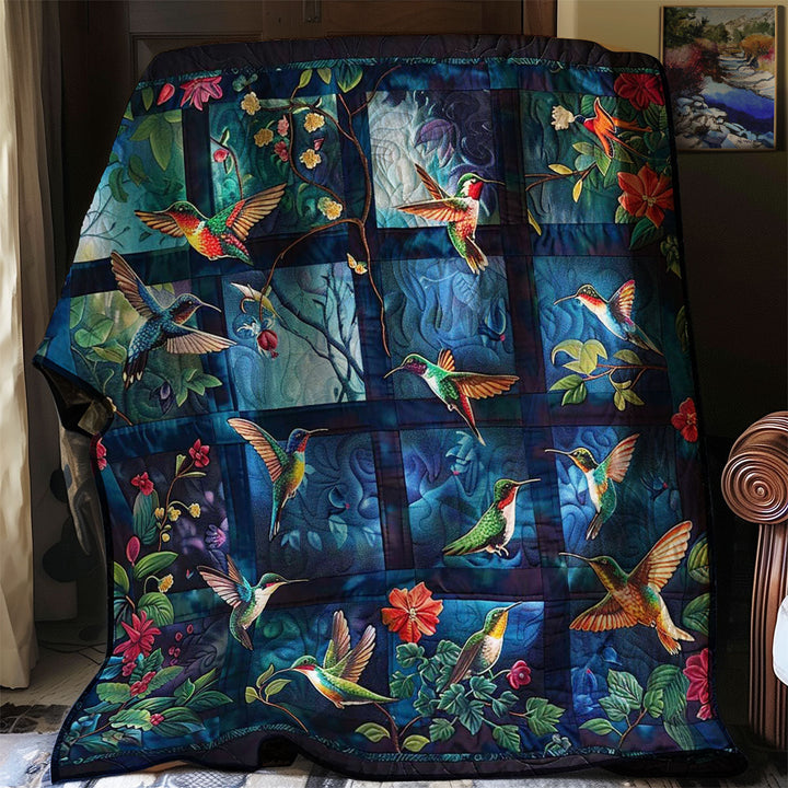 Steppdecke mit Kolibris auf Nachtblau