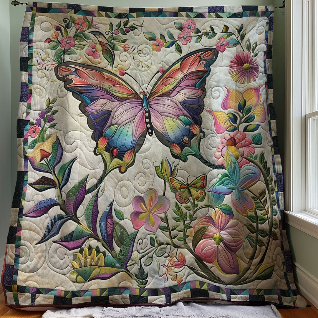 Steppdecke mit Regenbogen-Schmetterling