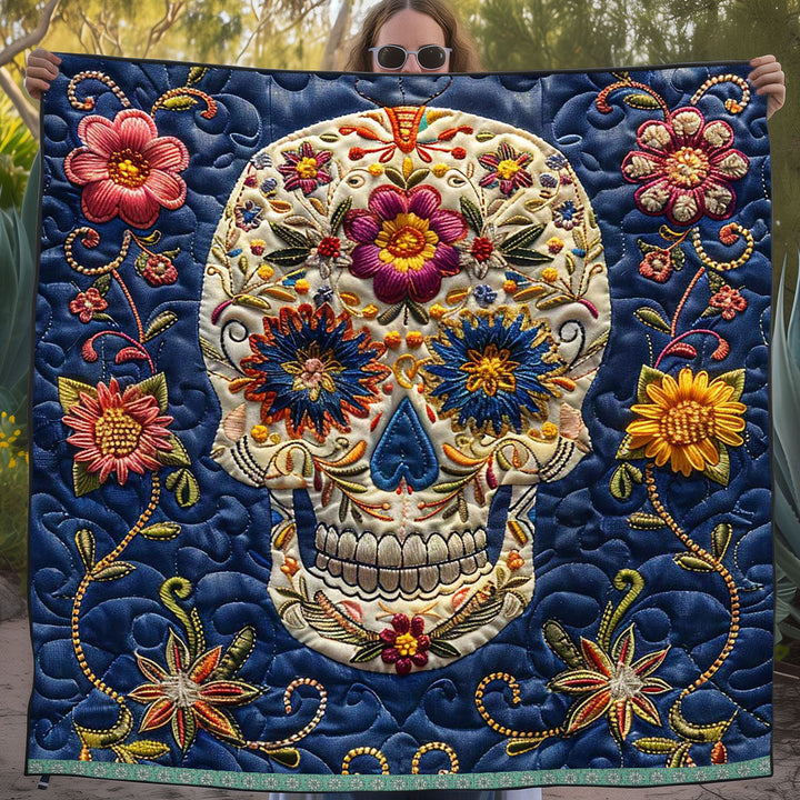 Steppdecke mit Calavera-Totenkopf auf Blau