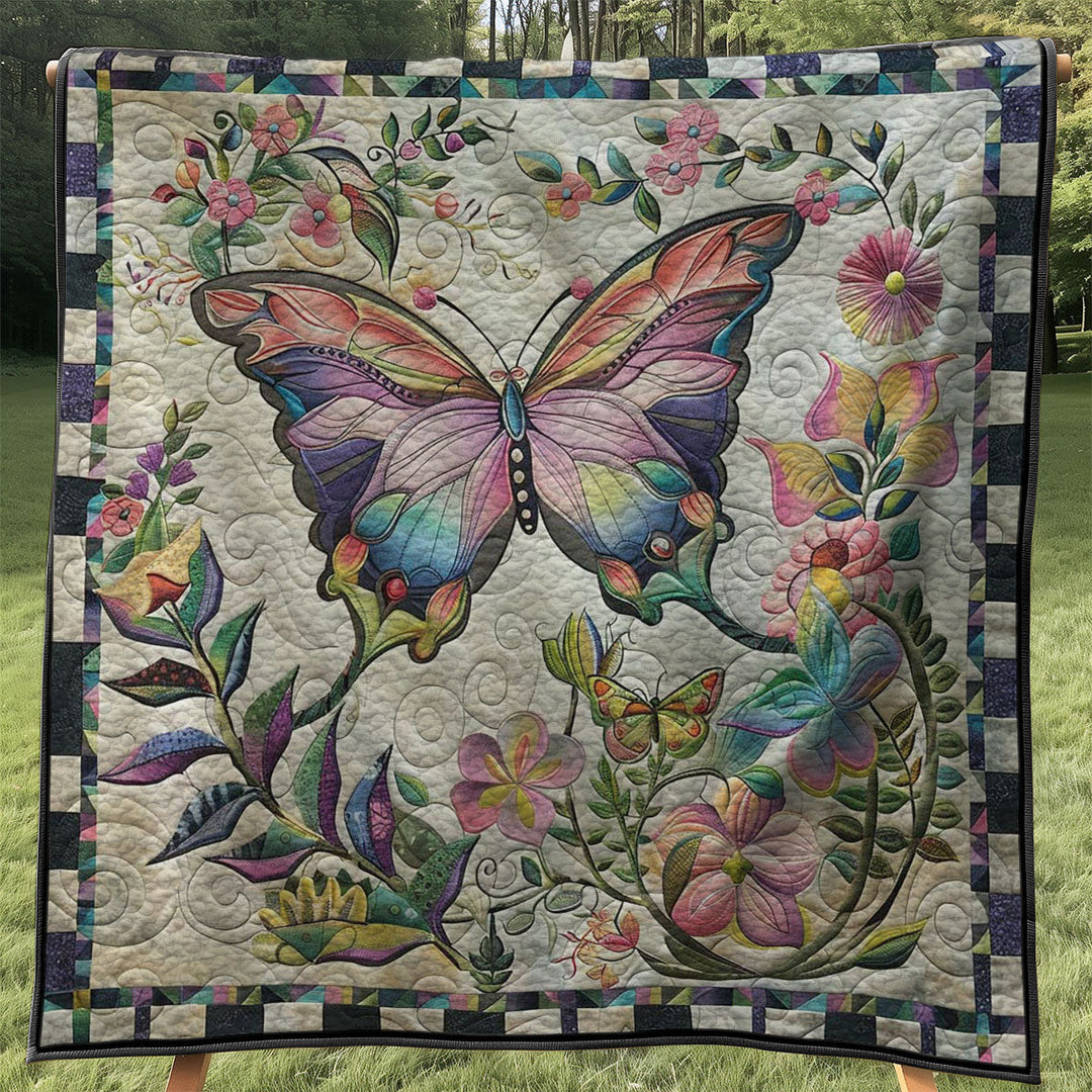 Steppdecke mit Regenbogen-Schmetterling