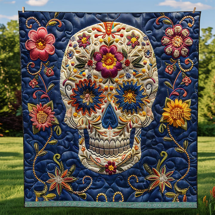 Steppdecke mit Calavera-Totenkopf auf Blau