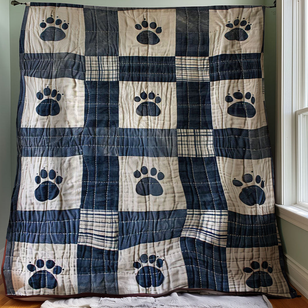 Patchwork-Steppdecke mit Pfoten in Marineblau