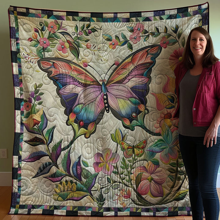 Steppdecke mit Regenbogen-Schmetterling