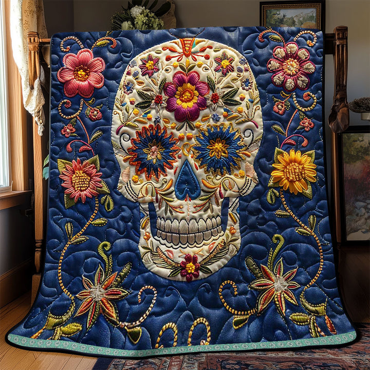 Steppdecke mit Calavera-Totenkopf auf Blau