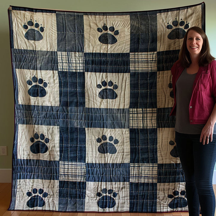 Patchwork-Steppdecke mit Pfoten in Marineblau