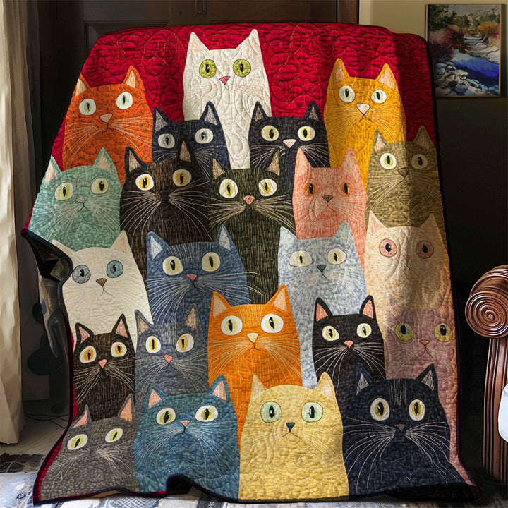 Steppdecke mit bunter Katzenschar