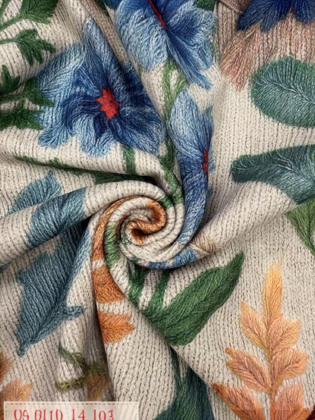 Birgit | Strickjacke mit botanischem Blumenmuster