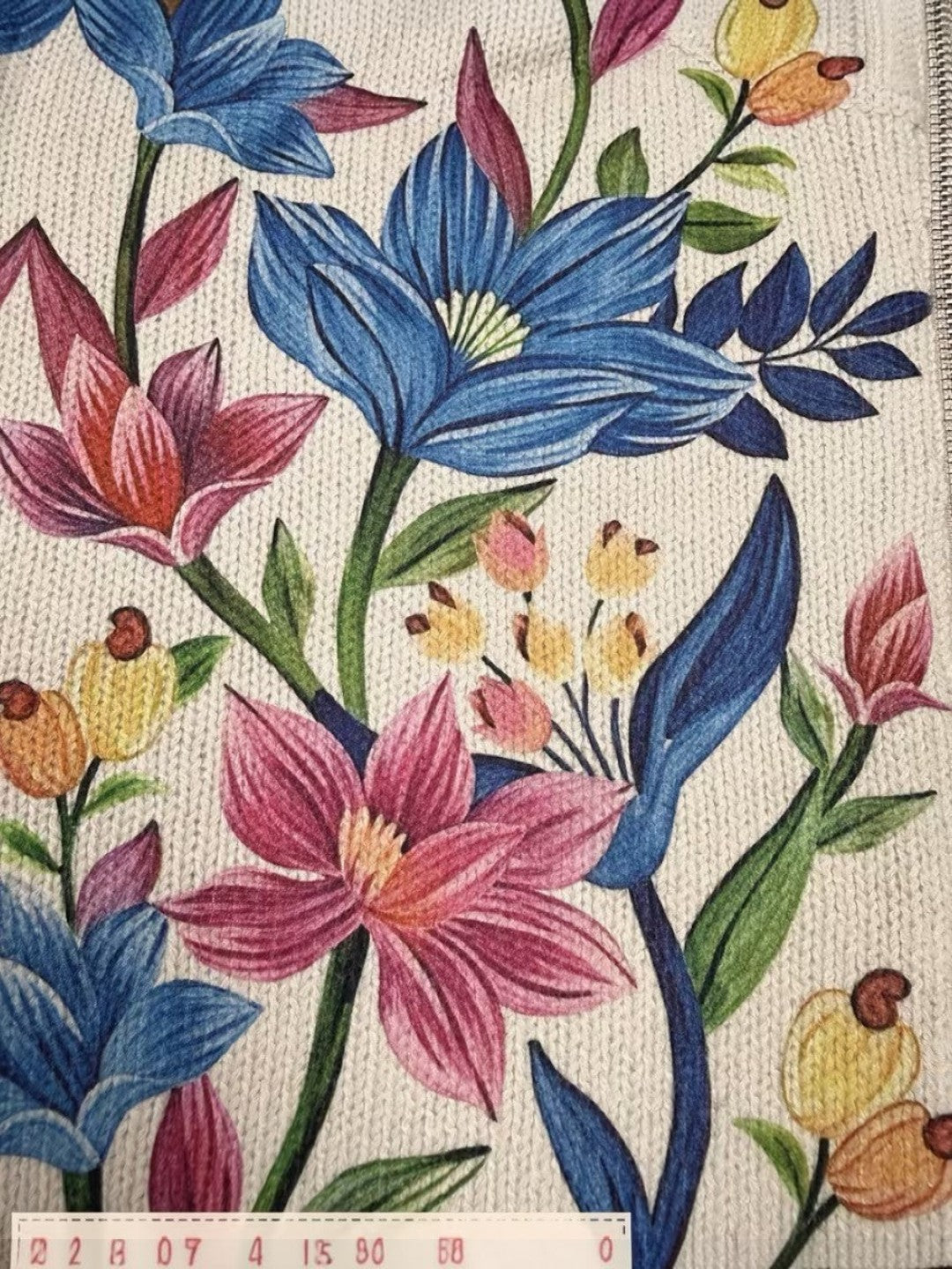 Birgit | Strickjacke mit botanischem Blumenmuster