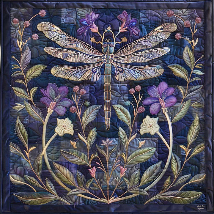 Steppdecke mit Libelle und lila Blüten
